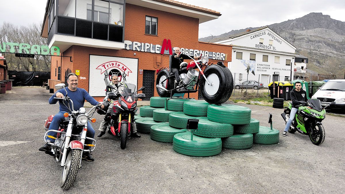 Vacaciones Tropezón Enfermedad Villamanín ya luce la moto más grande de España