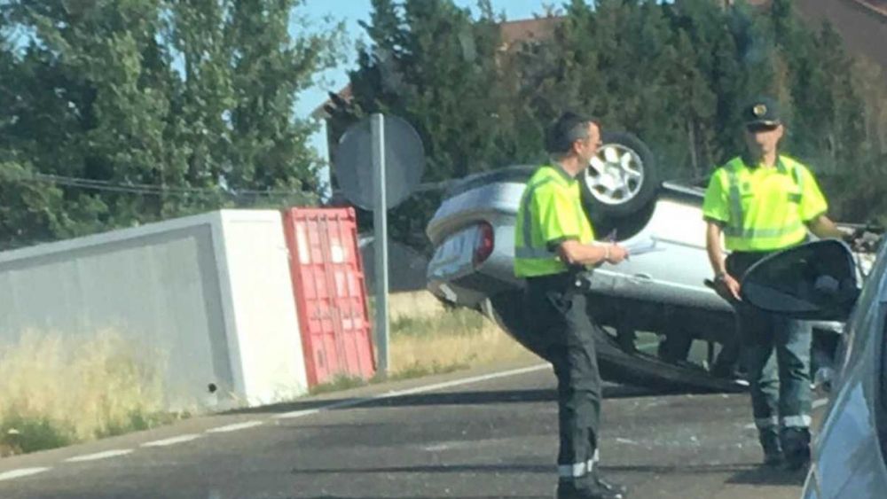 Choque Frontal De Dos Veh Culos En La Carretera De Caboalles