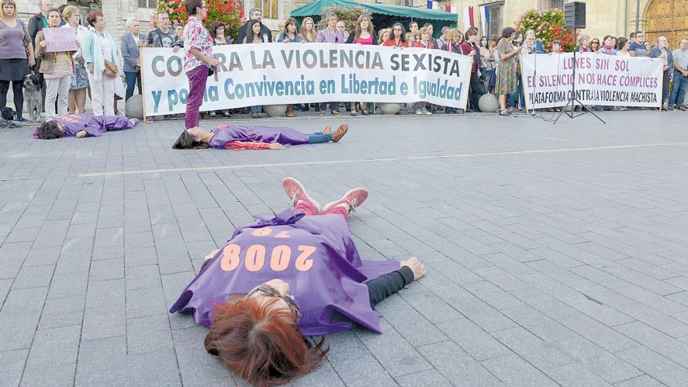 Tres denuncias diarias por violencia machista en León