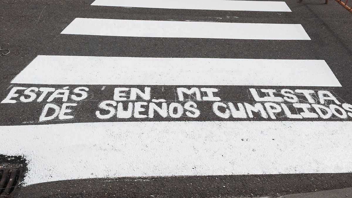 Ciñera 'tunea' sus pasos de peatones