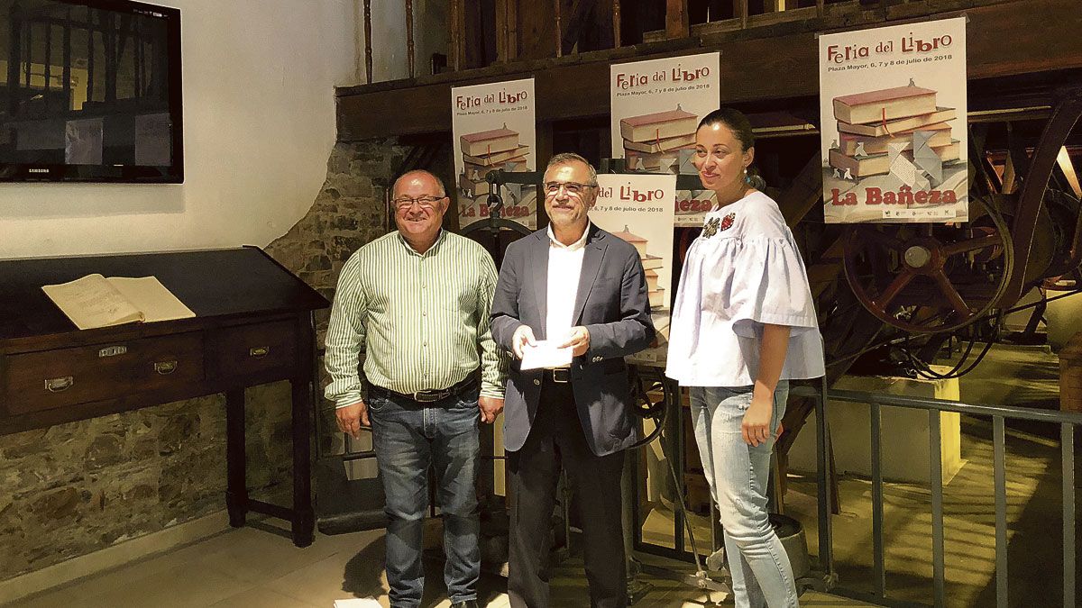 TomÃ¡s Gallego, JosÃ© Miguel Palazuelo y Carmen MartÃ­nez presentan la Feria del Libro.