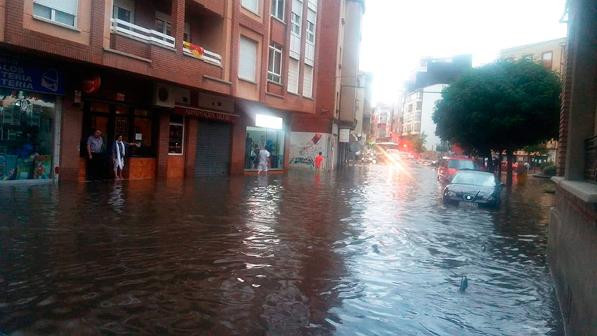 La tormenta provoca inundaciones en varios puntos de León