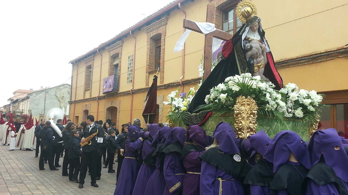 Sin procesiones este año, queda recordar las de años anteriores. | L.N.C.