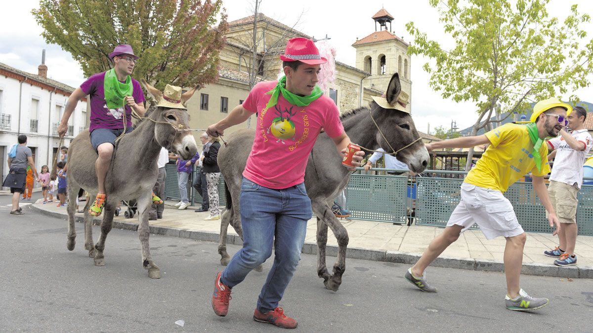 Una de las carrozas que participaron el sábado en el desfile. | A. HURTADO