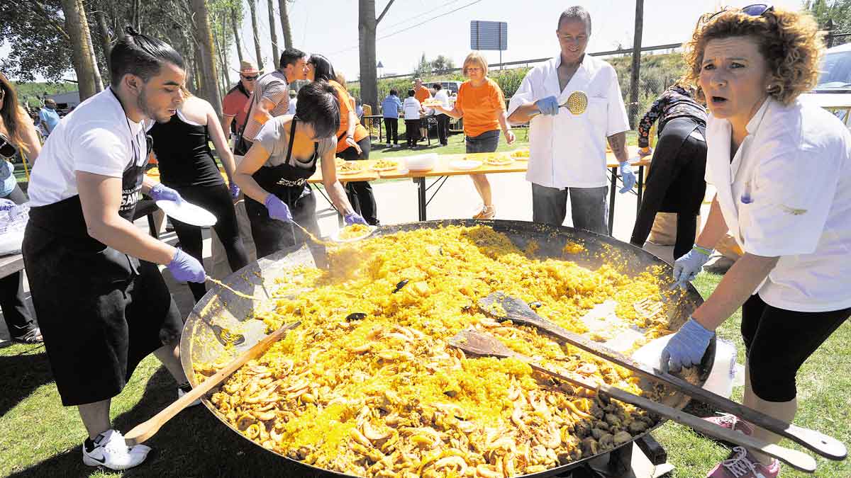 La 33ª edición de la Fiesta Campesina se celebró en el polideportivo de Valencia de Don Juan. | DANIEL MARTÍN