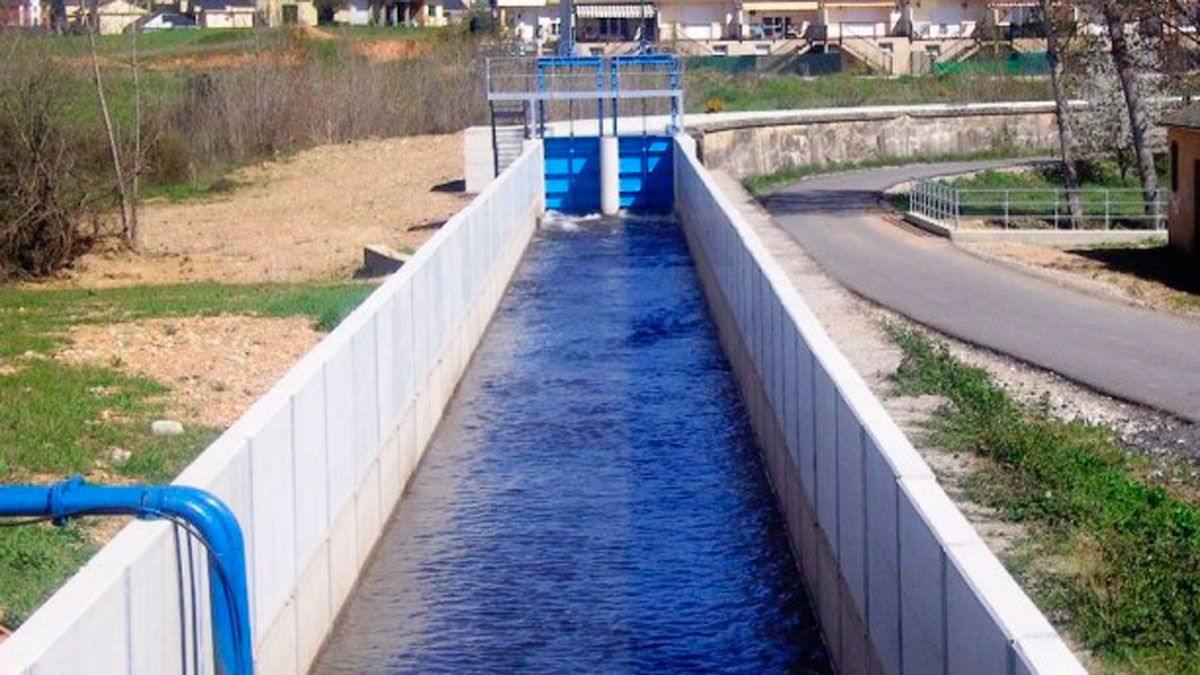 Uno de los tramos del Canal Alto del Bierzo. | L. N. C.