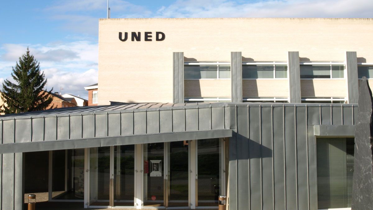 El acto de entrega se realizará en la UNED de Ponferrada.