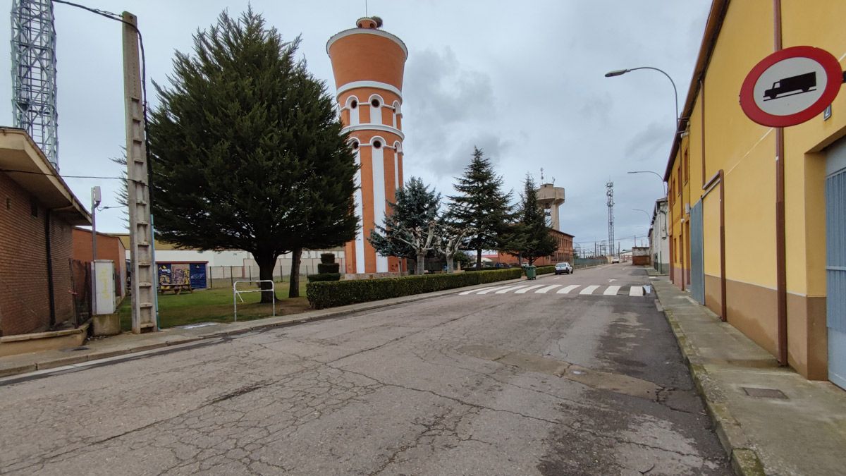 La calle Embalse de Luna será una en las que se actuará. | A. RODRÍGUEZ