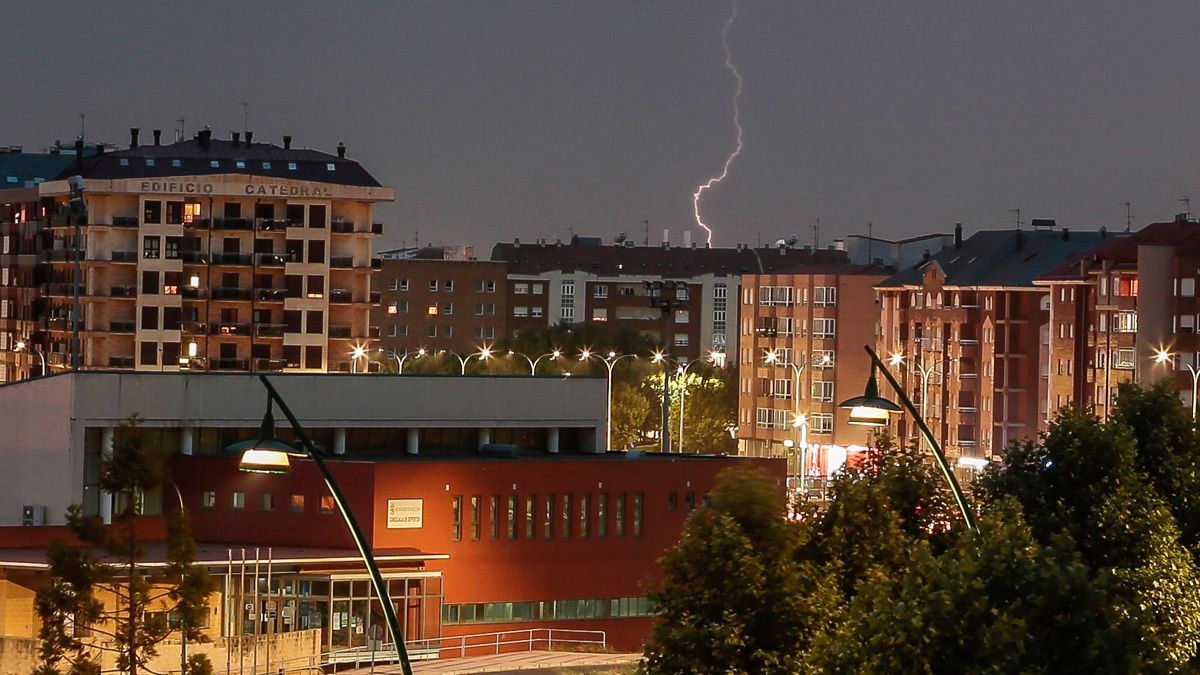 Imagen de archivo de una tormenta en León.