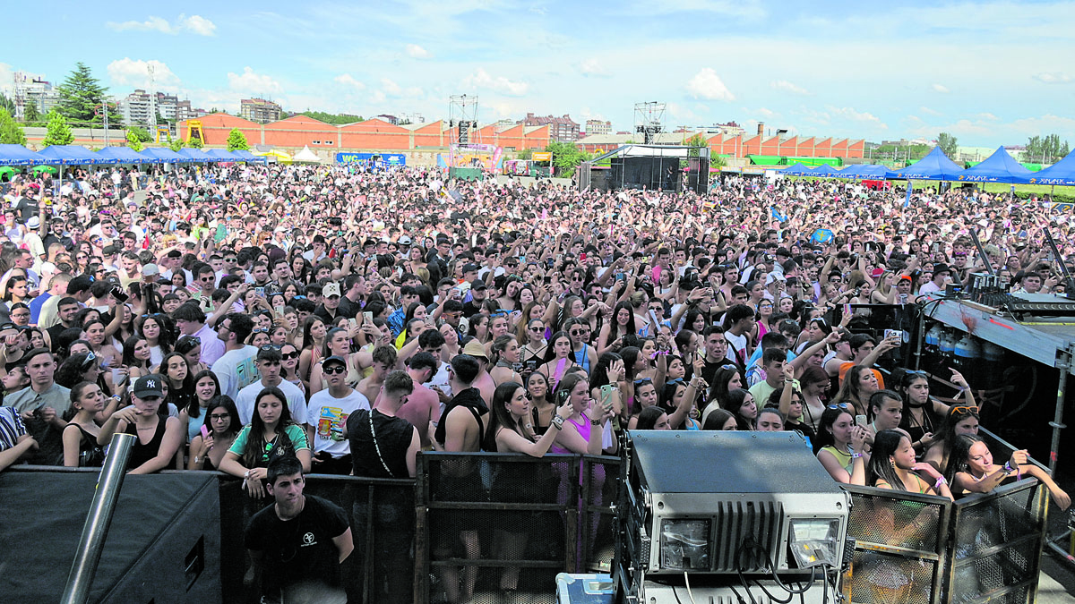 El Festival Monoloco congregó este sábado a más de 15.000 jóvenes. | MAURICIO PEÑA