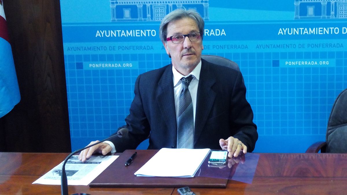 Pedro Muñoz, ayer en rueda de prensa en el Ayuntamiento de Ponferrada. | L.N.C