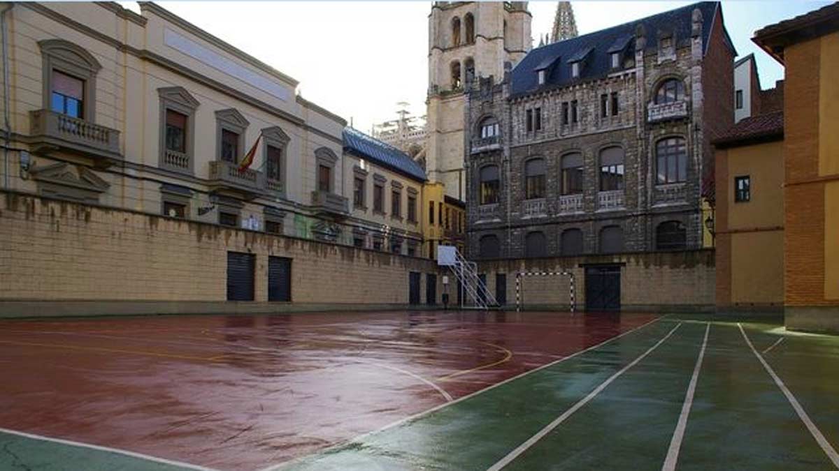 El patio del colegio de Santa Teresa, en León.