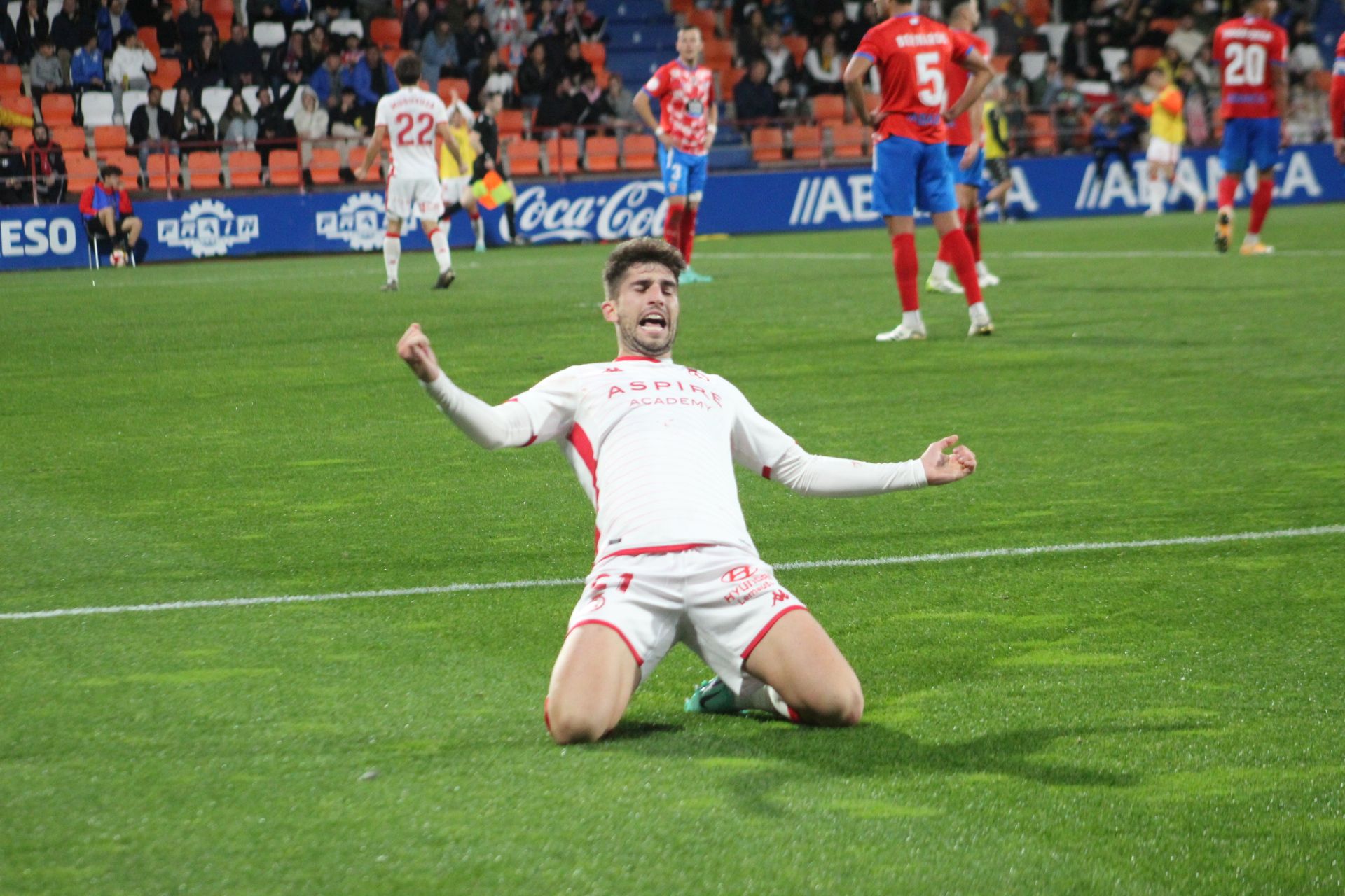 Rodri Escudero festeja uno de sus goles. | ISAAC LLAMAZARES