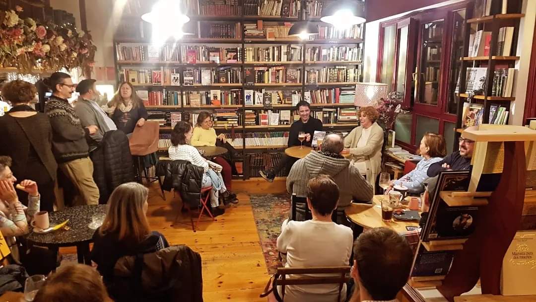 Un momento de la presentación de la novela de Elías González Cano 'Como el mugido de una vaca pariendo' en la Tula Varona.