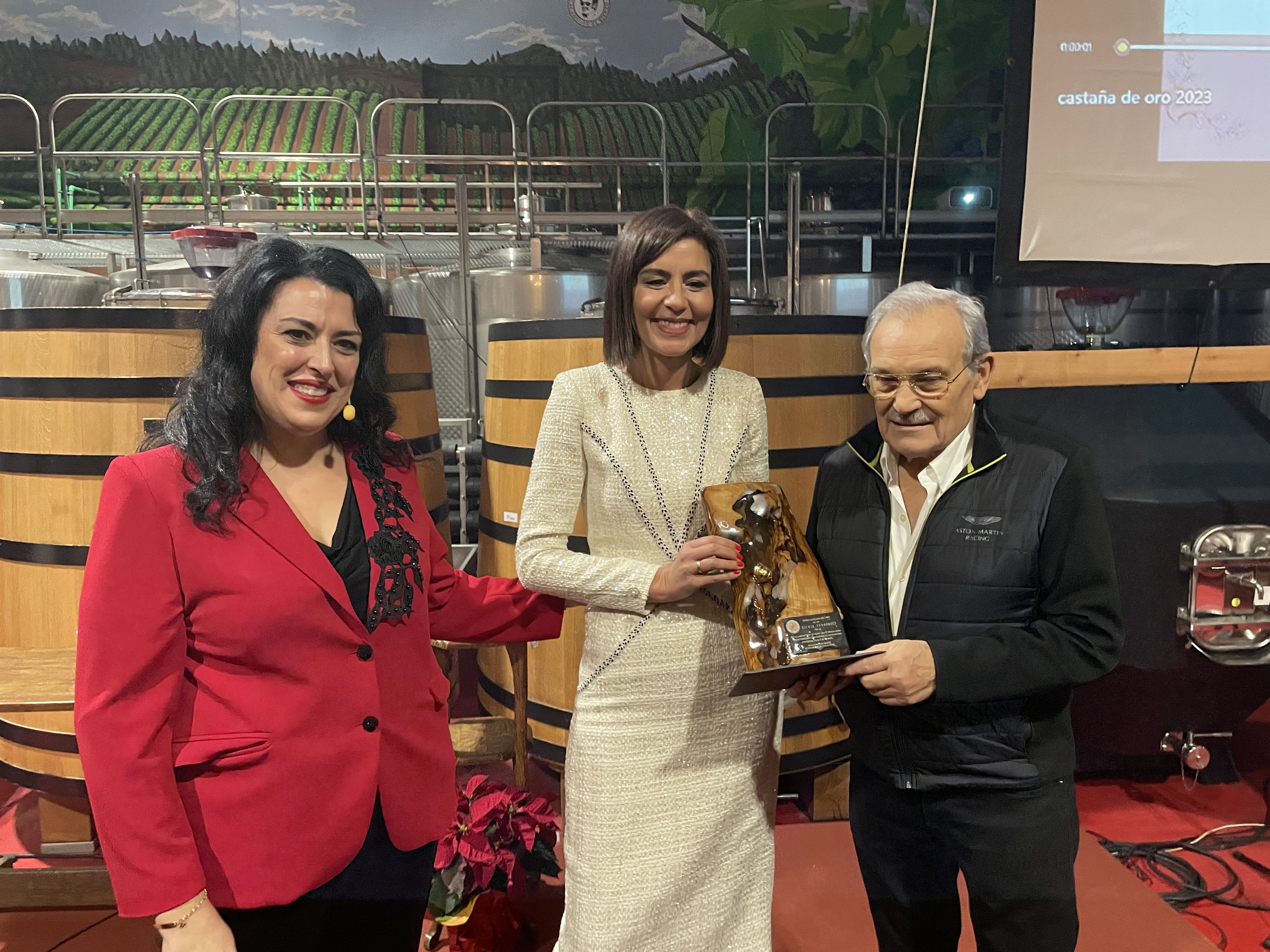 Silvia Fernández recibió ayer la Castaña de Oro. | Javier Fernández