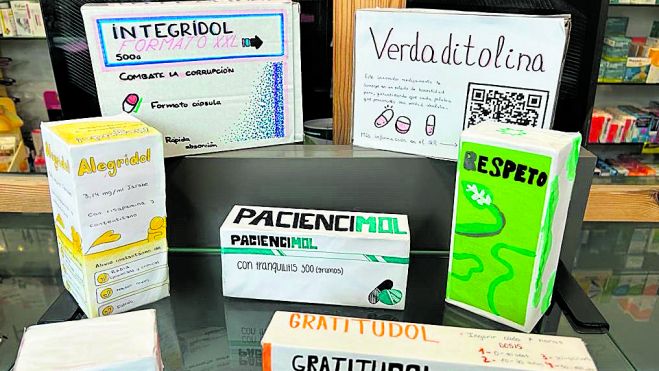 Estos 'medicamentos' educativos están expuestos en algunas farmacias de León. | L.N.C.