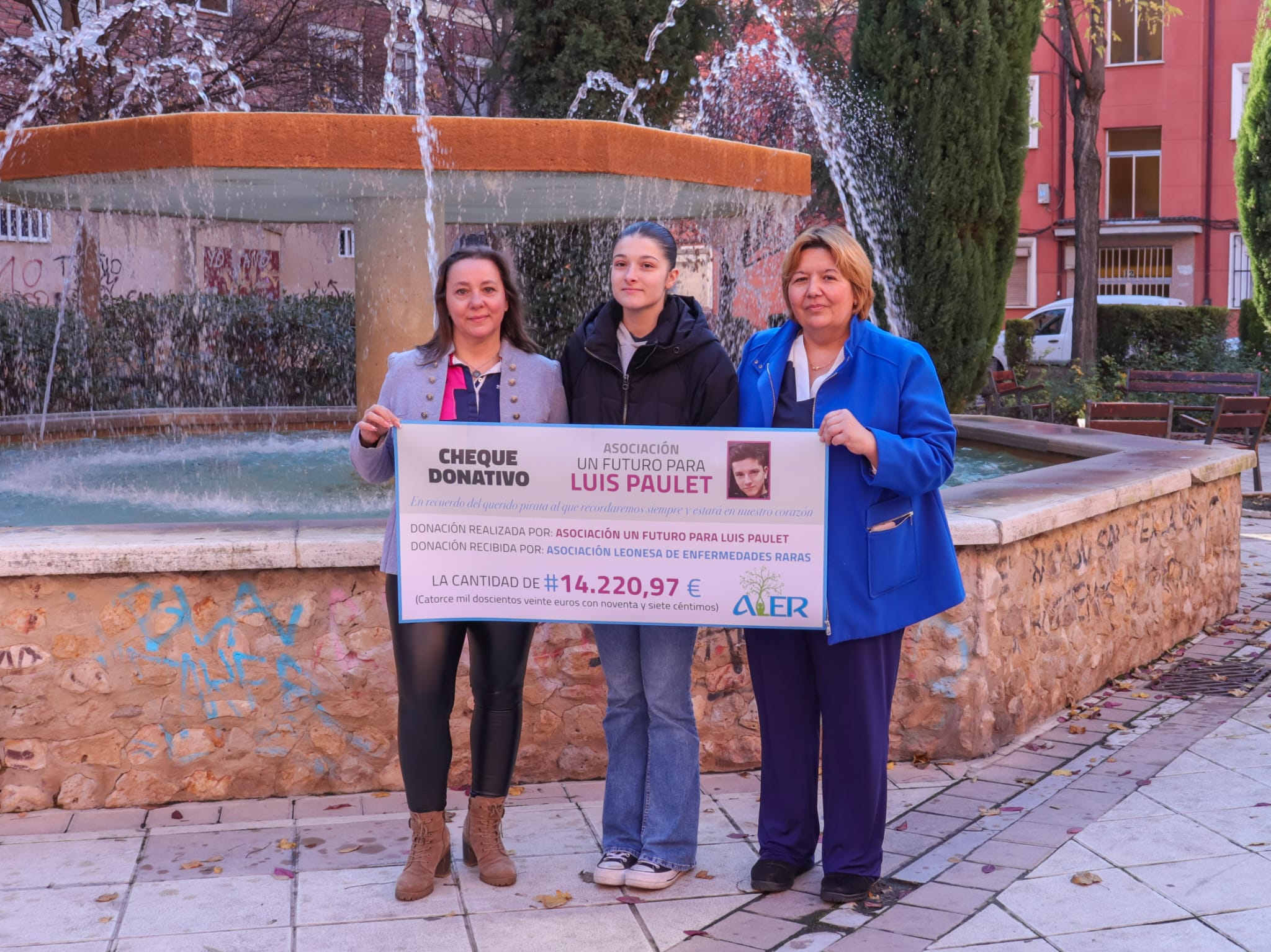 Beatriz Alegre (izq.) junto a la familia de Luis Paulet. | L.N.C.