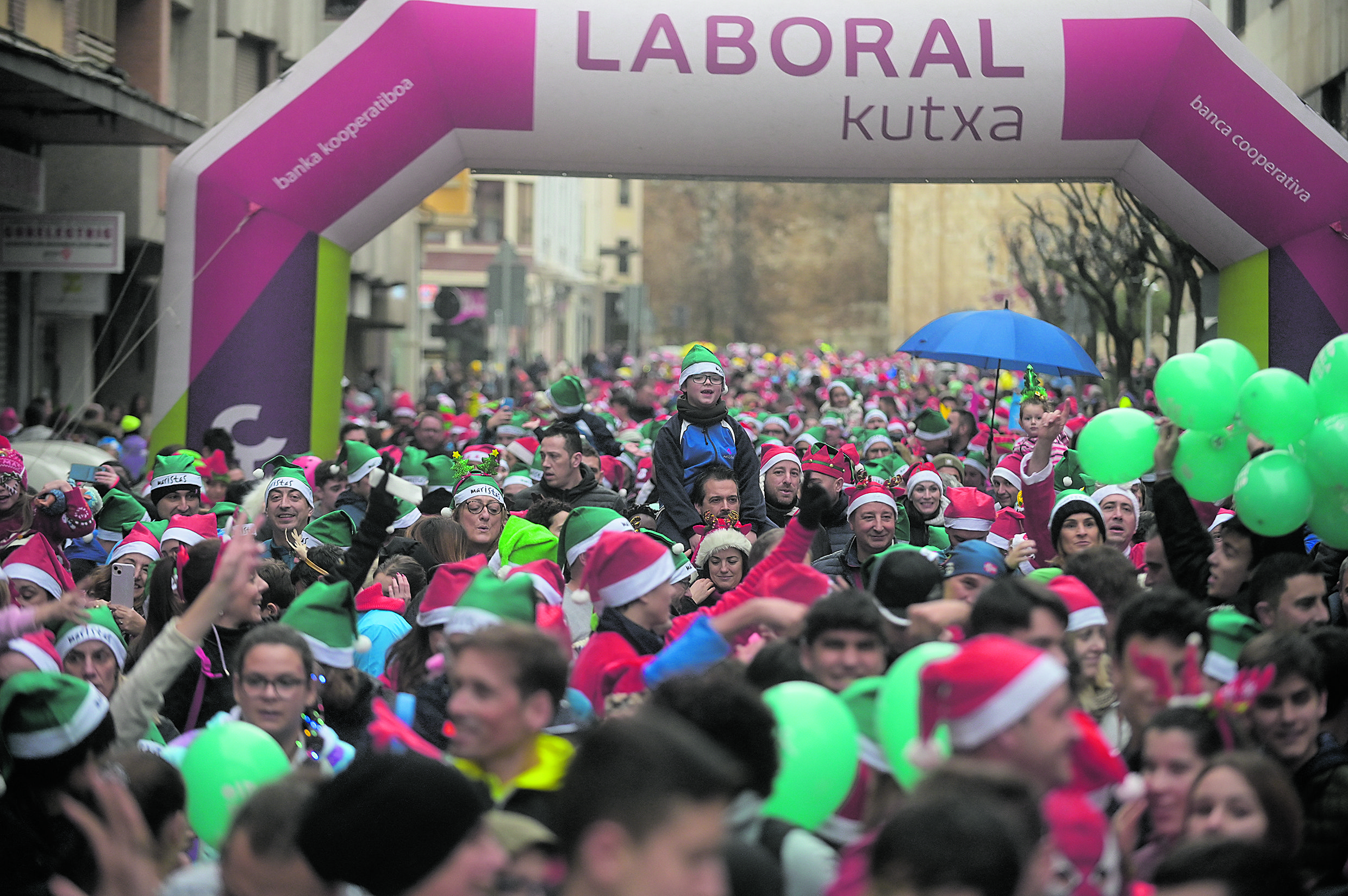 La San Silvestre de León es siempre la más mayoritaria de la Navidad. MAURICIO PEÑA