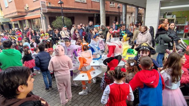 Un momento del desfile del Carnaval infantil de Valencia de Don Juan 2024. | L.N.C.