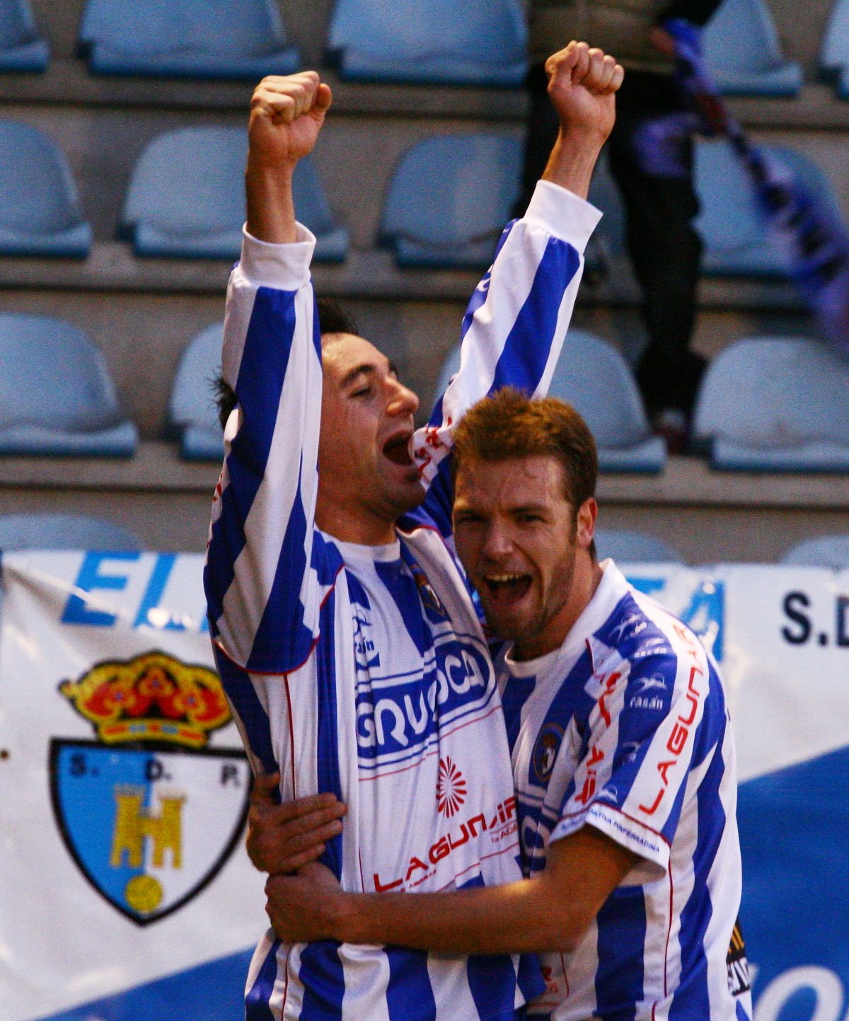 Asier Salcedo celebrando con Diego Ribera un gol en la 05/06 | SDP