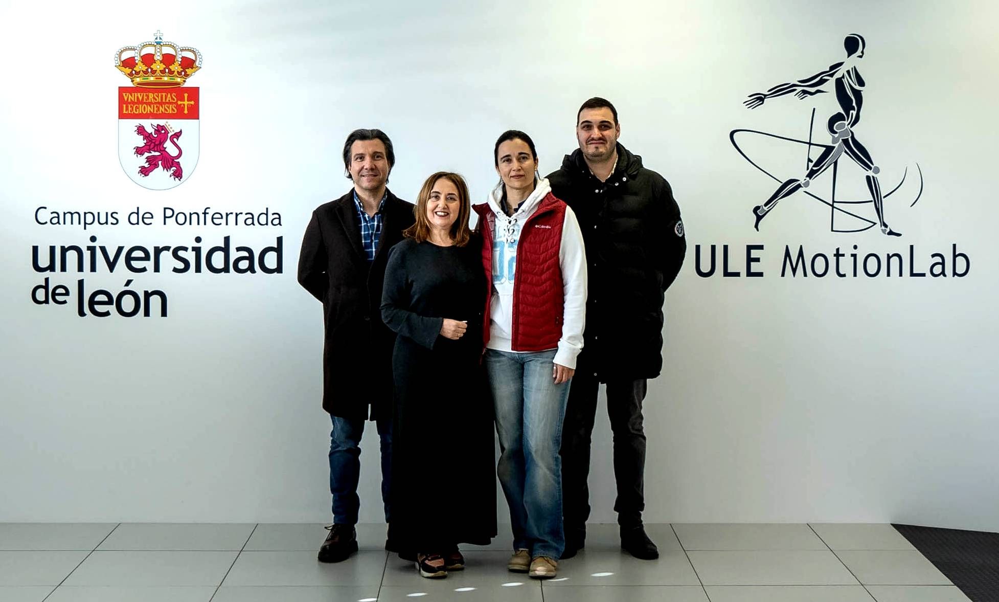 Pilar Marqués  y los integrantes del ULE MotionLab presentando el nuevo logo.