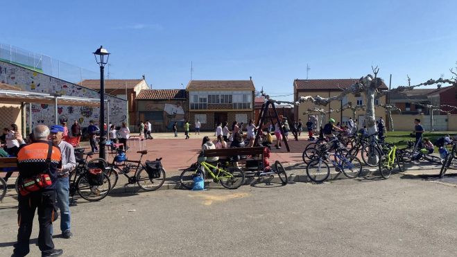 Los alumnos disfrutando de juegos en San Pedro Bercianos. | L.N.C.