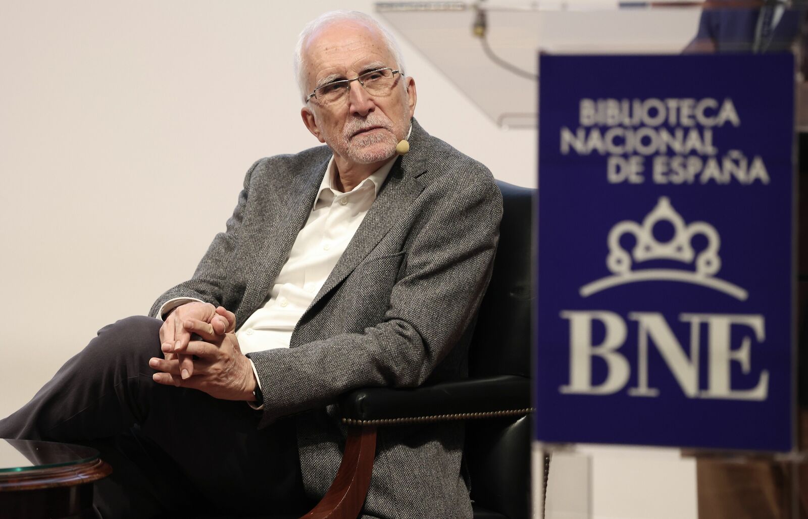 El escritor lacianiego Luis Mateo Díez en la primera jornada del ciclo ‘Conversaciones en el BNE’. | JUAN LÁZARO (ICAL)
