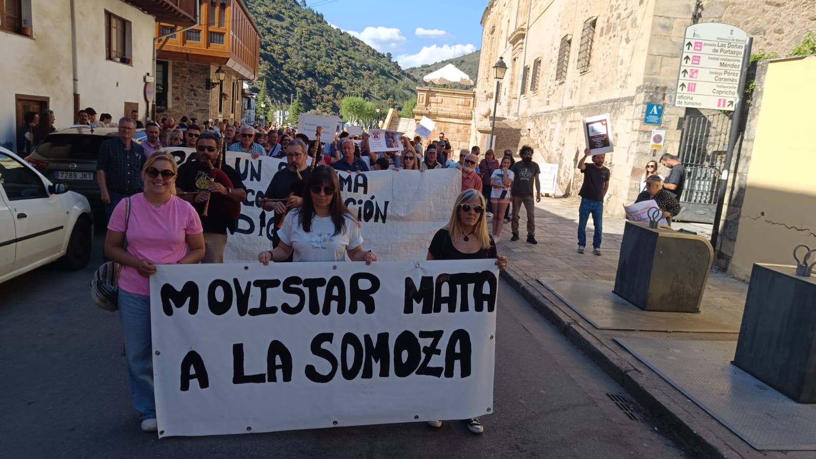 Primera manifestación por la telefonía en La Somoza.