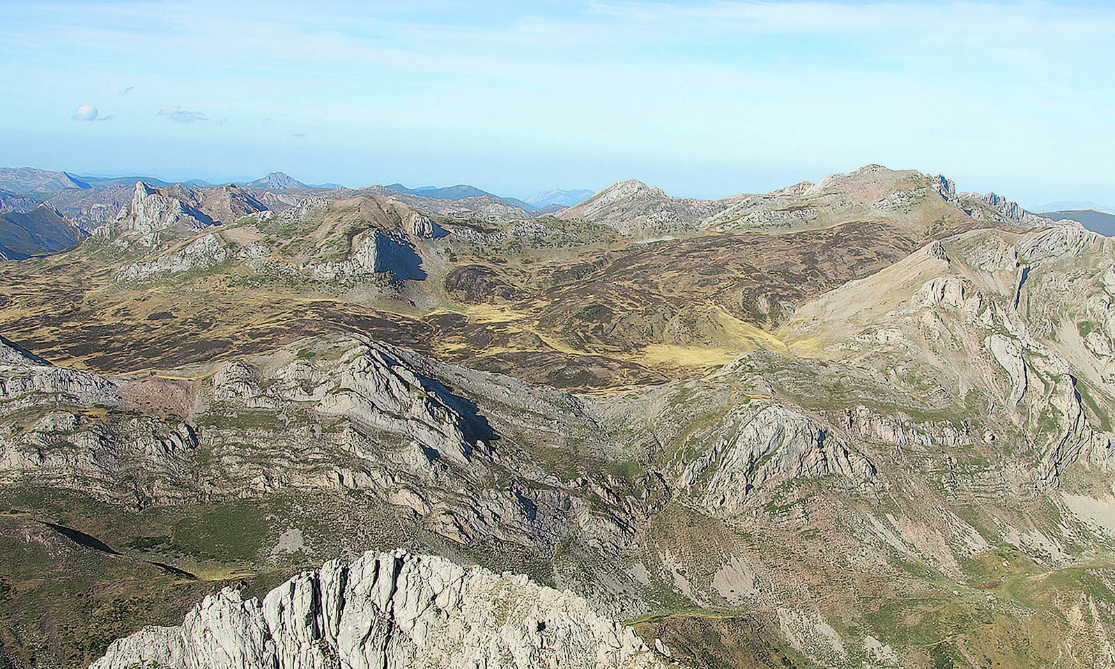 Fuentes del Sil y Peña Orniz desde el Montihuero. | VICENTE GARCÍA