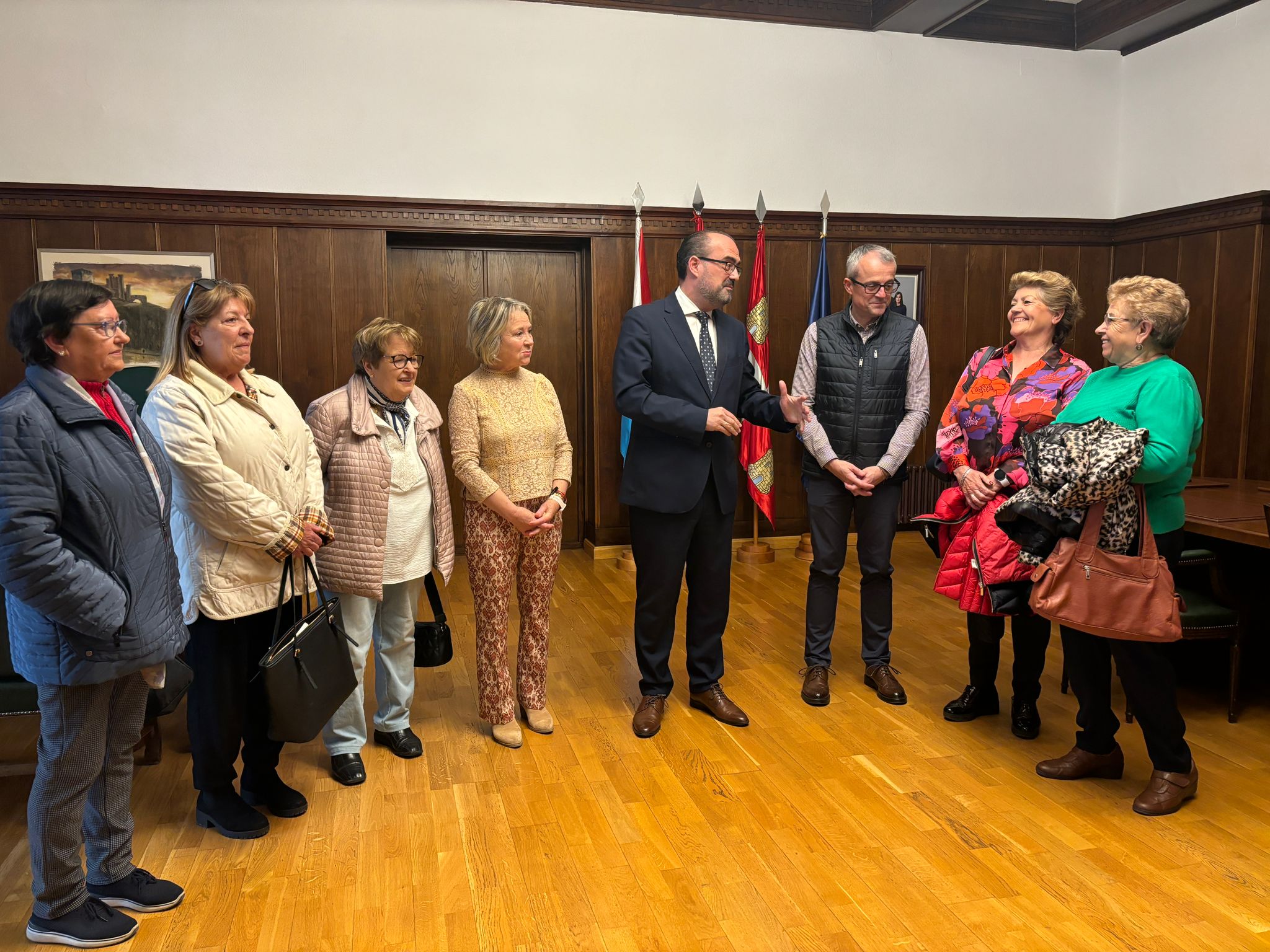 La Asociación de Vecinos de Fuentesnuevas en el Ayuntamiento de Ponferrada.