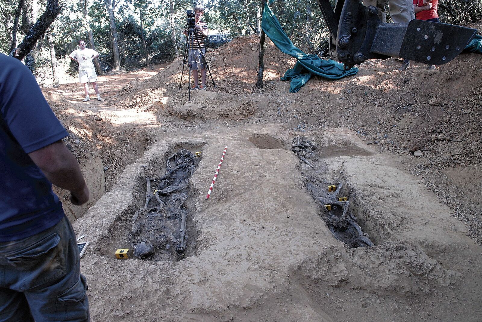 Imagen de archivo de la excavación de una fosa común en la provincia. | MAURICIO PEÑA