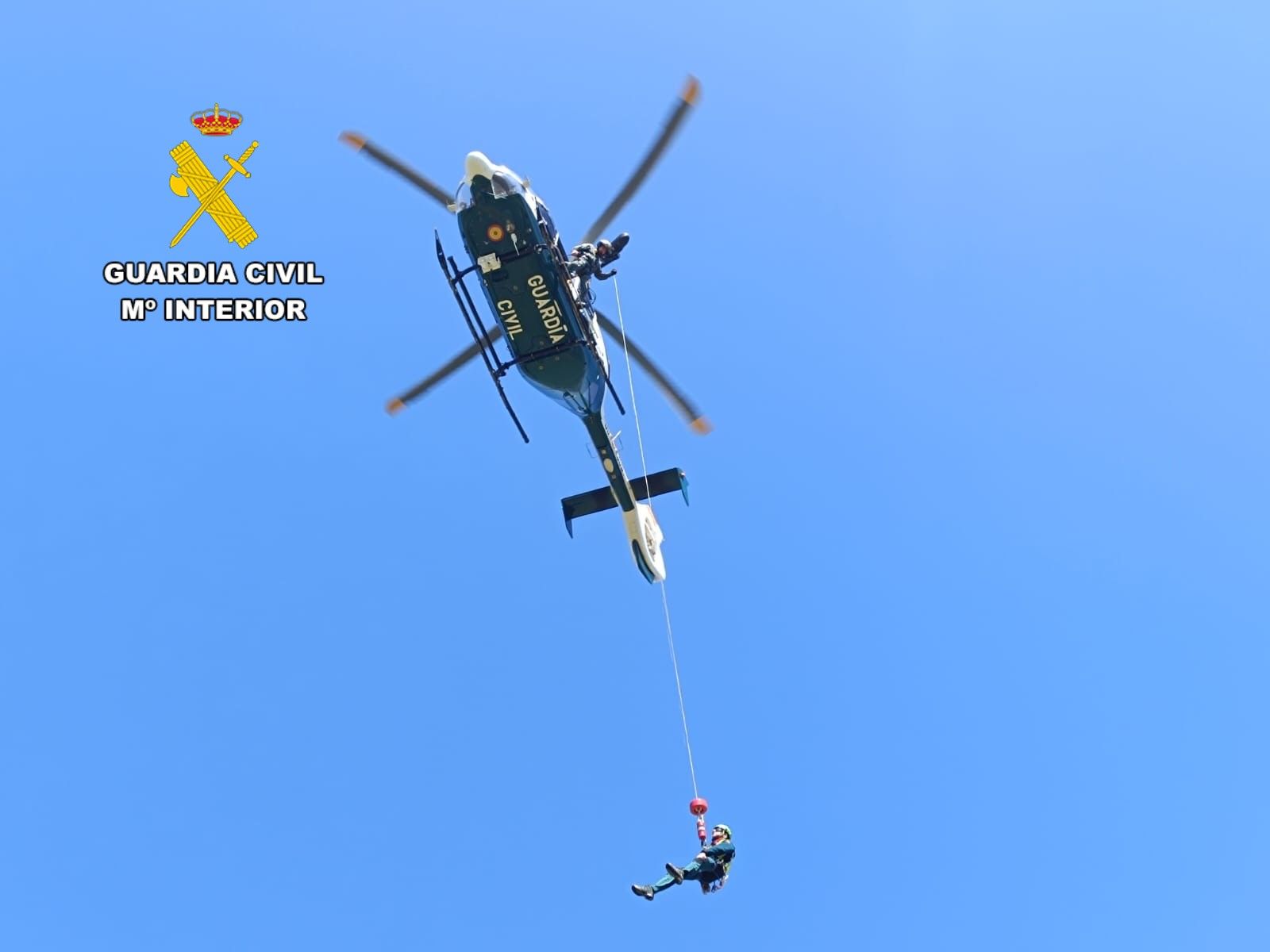 Imagen del helicóptero de la Guardia Civil. | L.N.C.