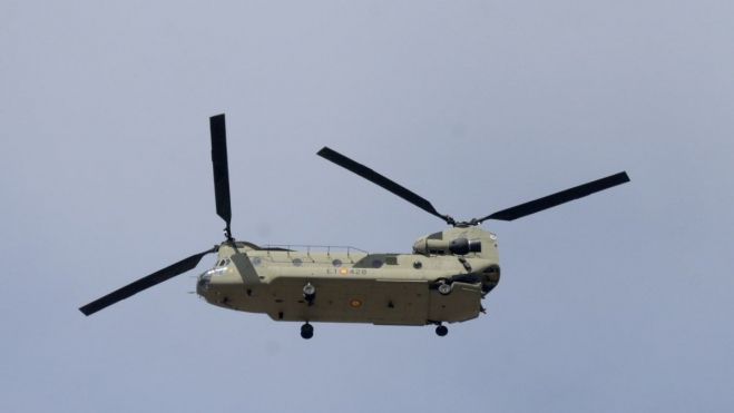 El Boeing CH-47 Chinook en el cielo de León. | MAURICIO PEÑA