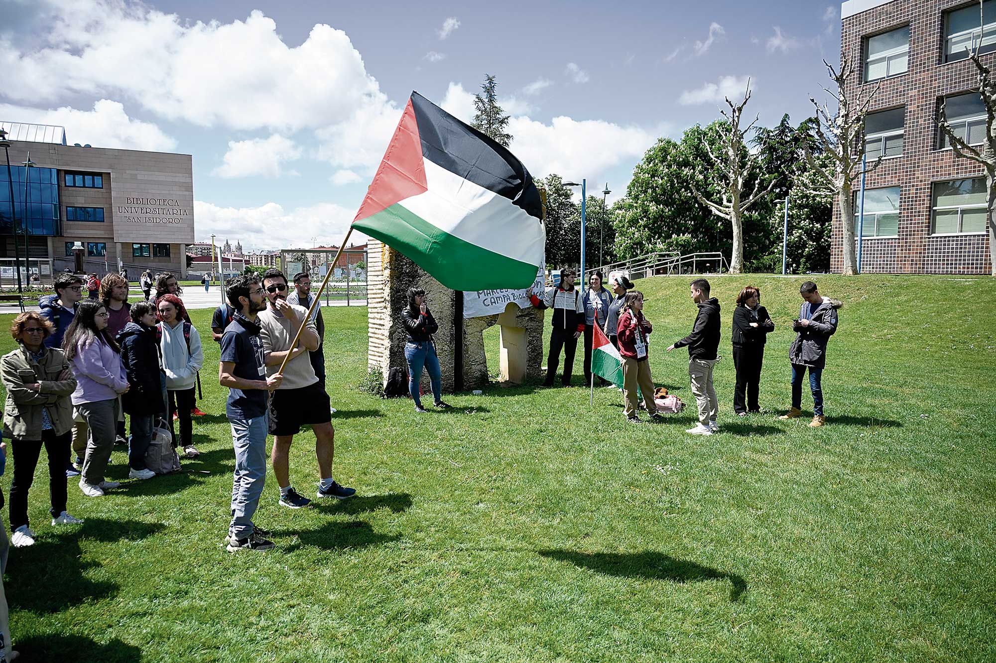Imagen de la primera asamblea universitaria por Palestina. | SAÚL ARÉN