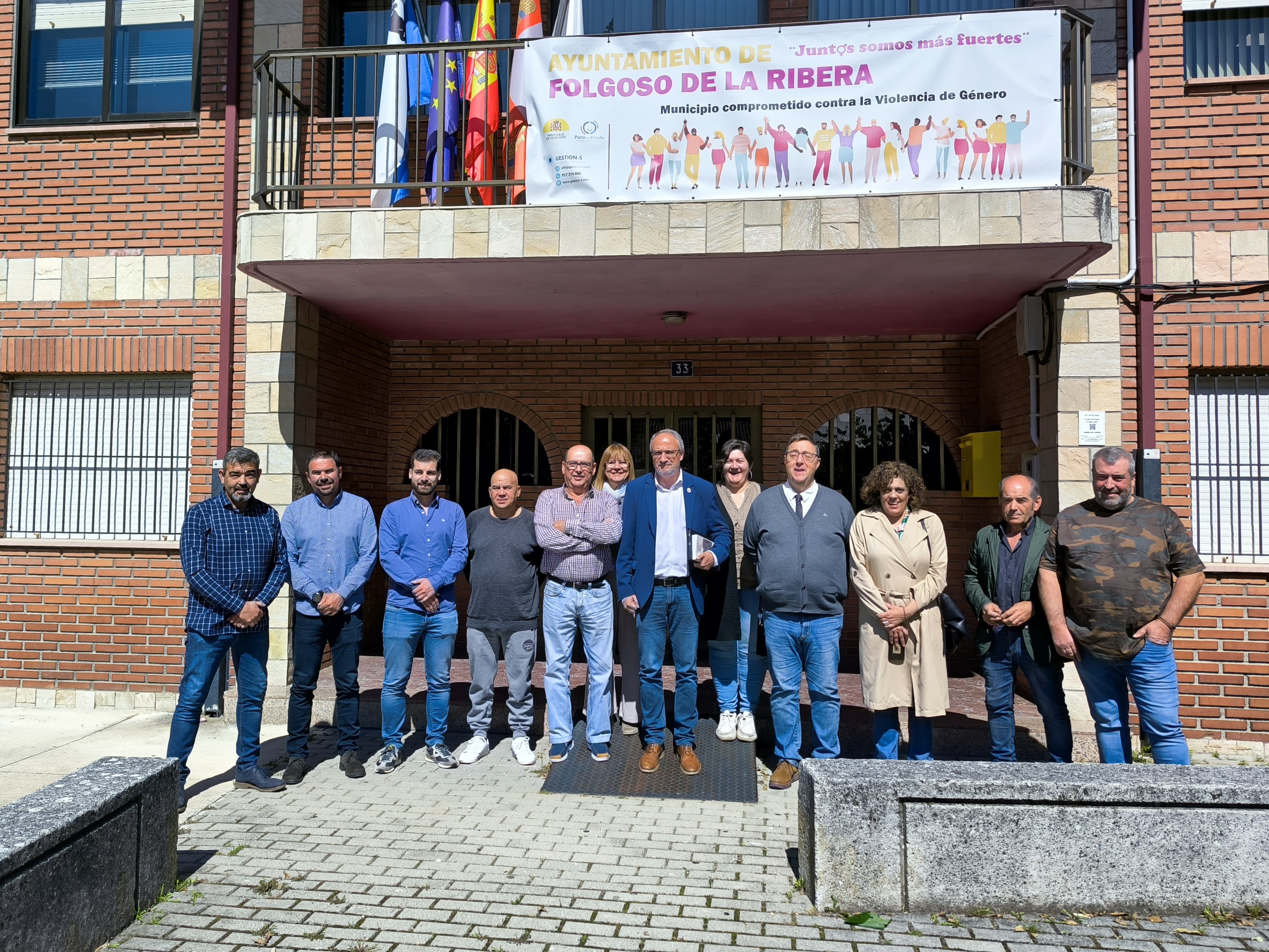 Visita de la comitiva del Consejo Comarcal a Folgoso. 