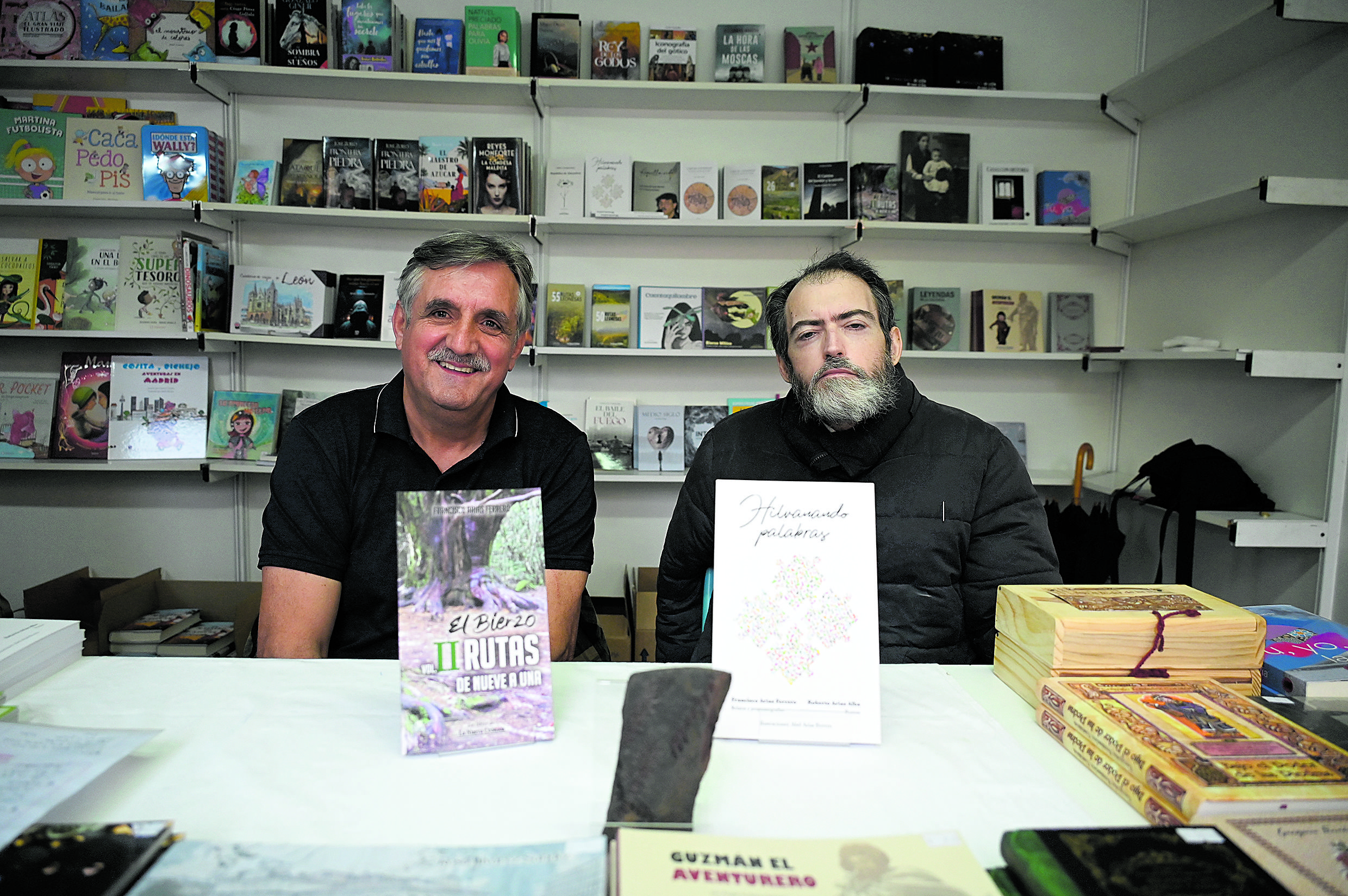 Francisco Arias y Roberto Arias firmaron ‘Hilvanando palabras’. | SAÚL ARÉN