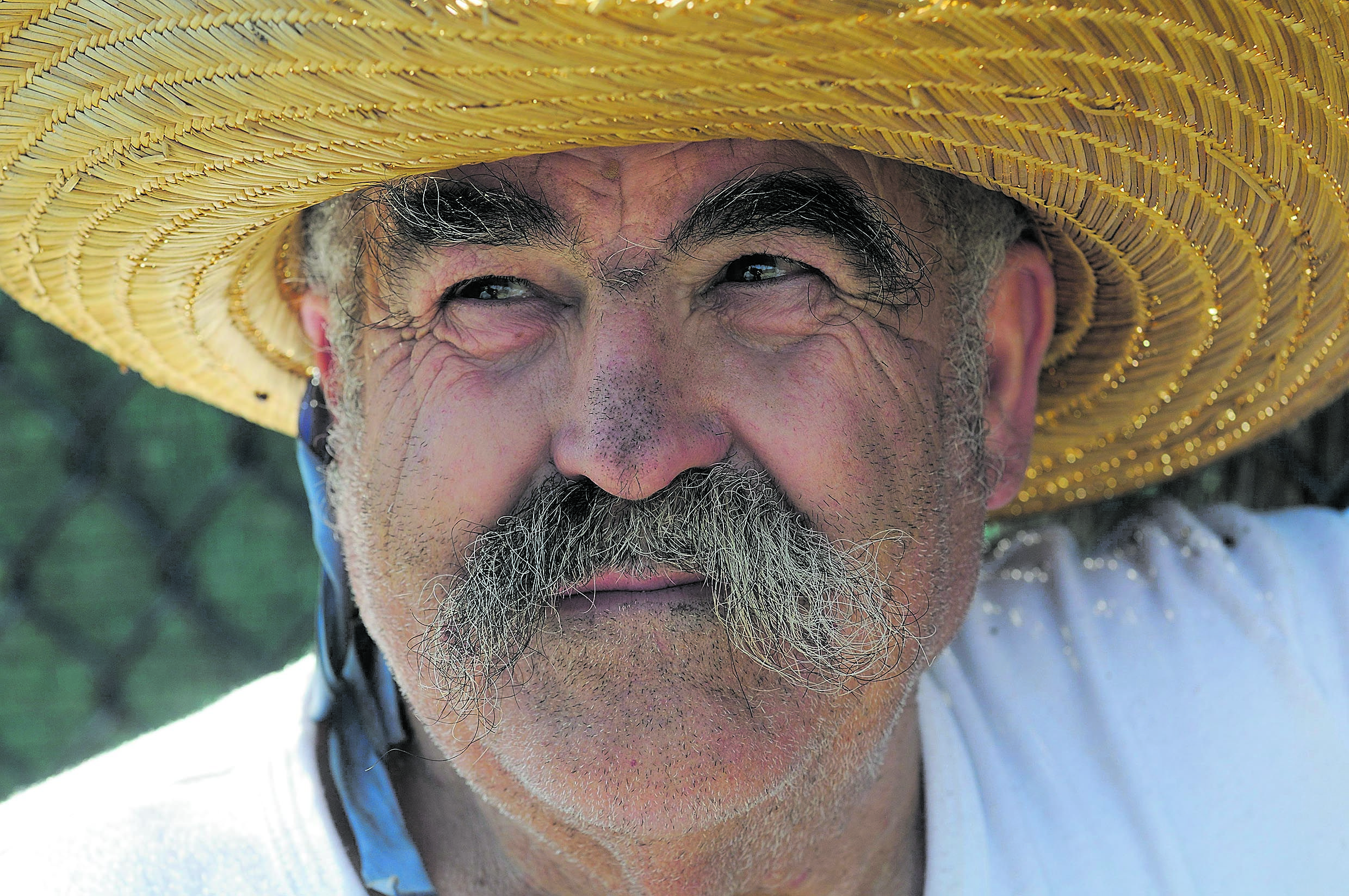 El inconfundible y personal bigotón de Álvaro Escobar, un inolvidable personaje de la comarca de Matallana y otras muchas que recorría. | MAURICIO PEÑA