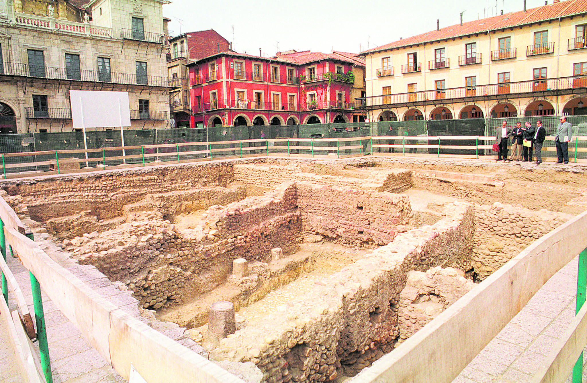 Catas arqueológicas previas a la construcción del parking. | MAURICIO PEÑA