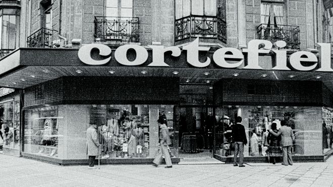 Cortefiel, con su céntrica y espectacular tienda en la capital, era como la certificación del triunfo del ‘Prêt à porter’ pero con buen gusto. | FERNANDO RUBIO