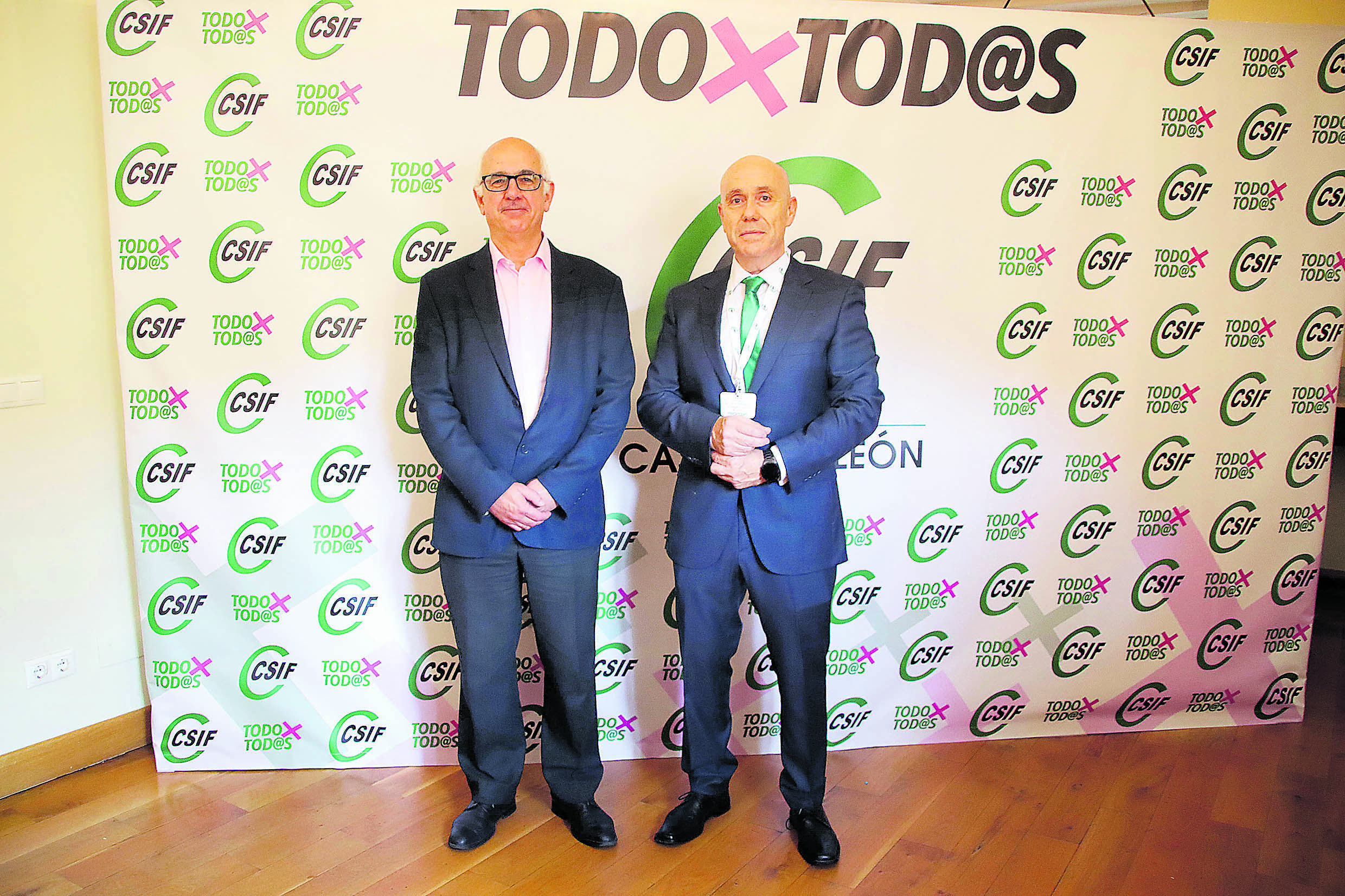 Carlos Martínez y Juan Carlos González este jueves en León. | PEIO GARCÍA (ICAL)