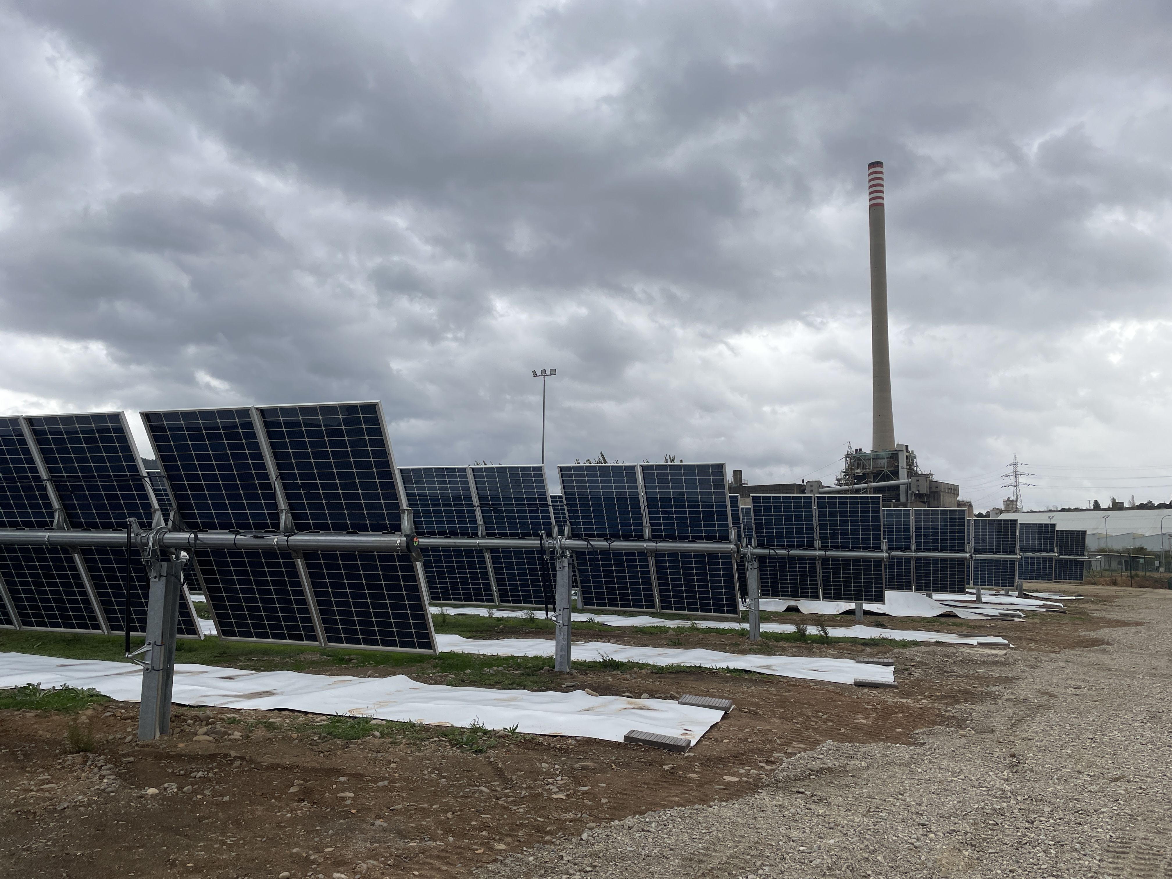 Planta fotovoltaica instalada en Cubillos del Sil. | Javier Fernández