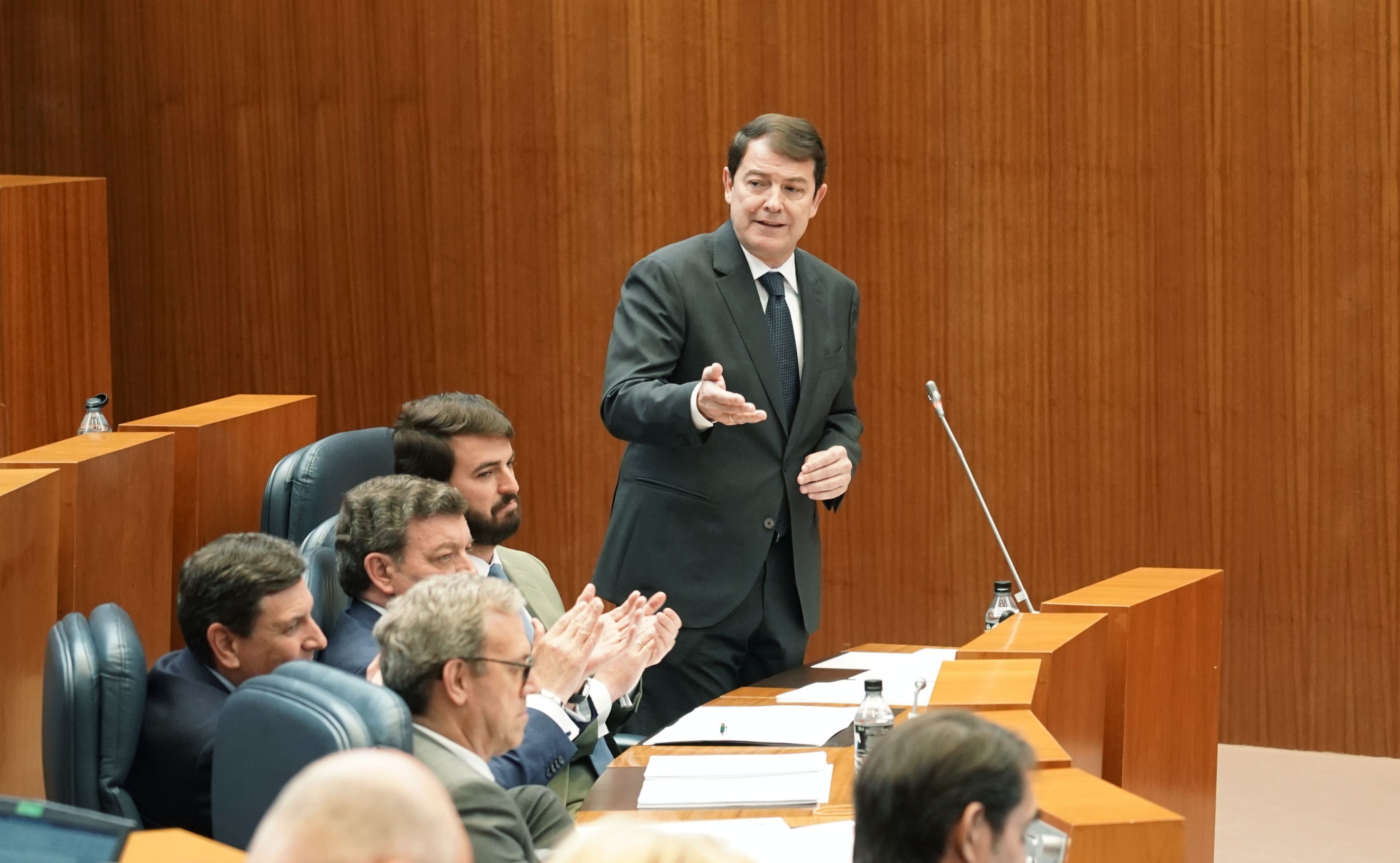 Alfonso Fernández Mañueco durante un pleno en las Cortes. | MIRIAM CHACÓN (ICAL)