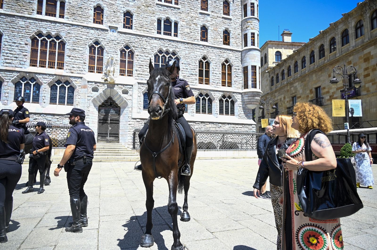 policia nacional calle ancha leon1