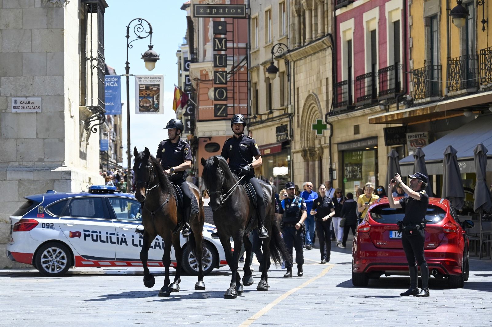 policia nacional calle ancha leon2