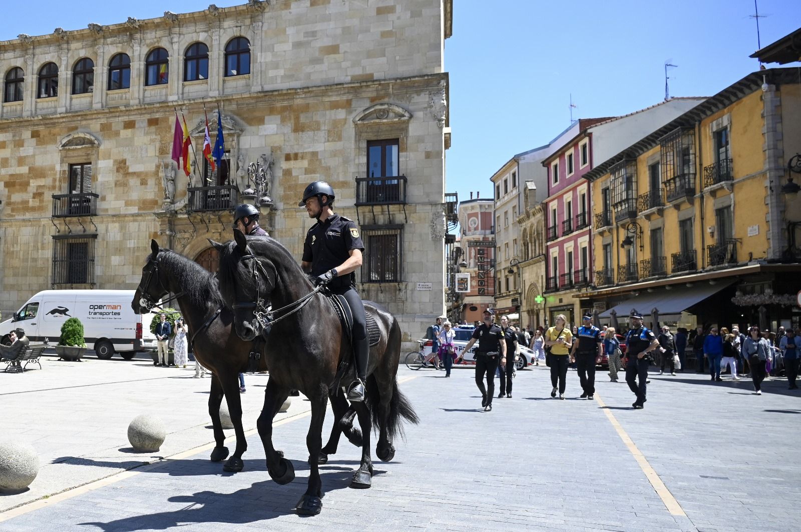 policia nacional calle ancha leon3