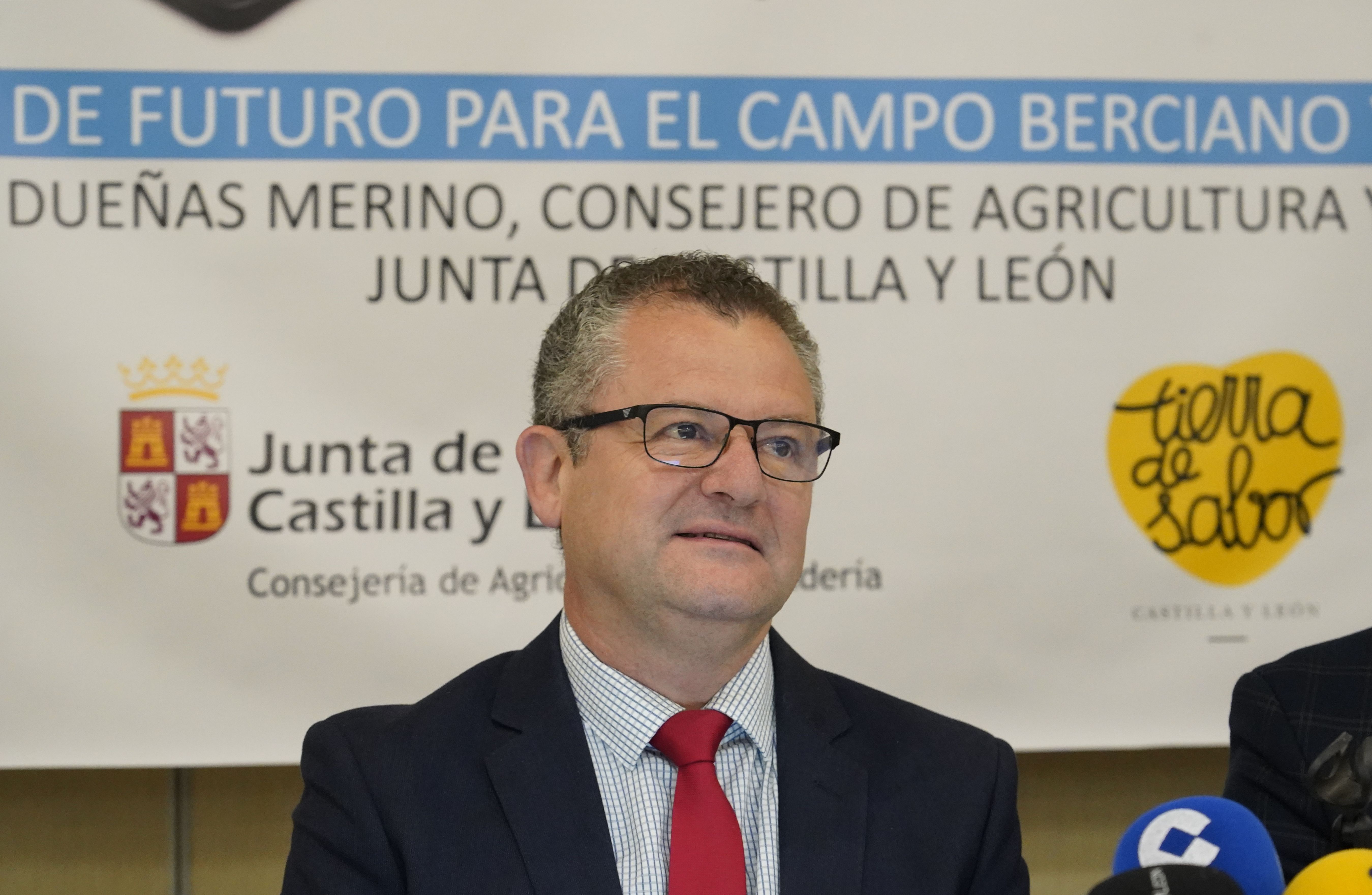 El consejero de Agricultura y Ganadería, Gerardo Dueñas, en Ponferrada, en imagen de archivo. | César Sánchez (Ical)