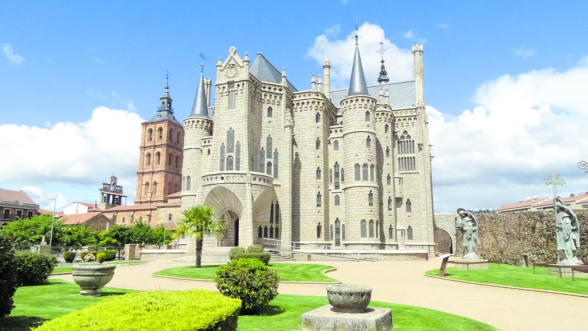 Vista del Palacio Gaudí de Astorga. | L.N.C.