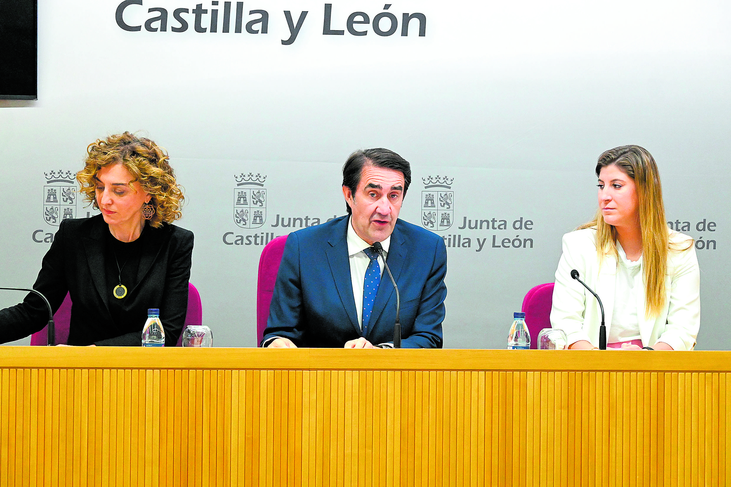 Pardo, Quiñones y Alonso durante la presentación de las ayudas al alquiler. | L.N.C.