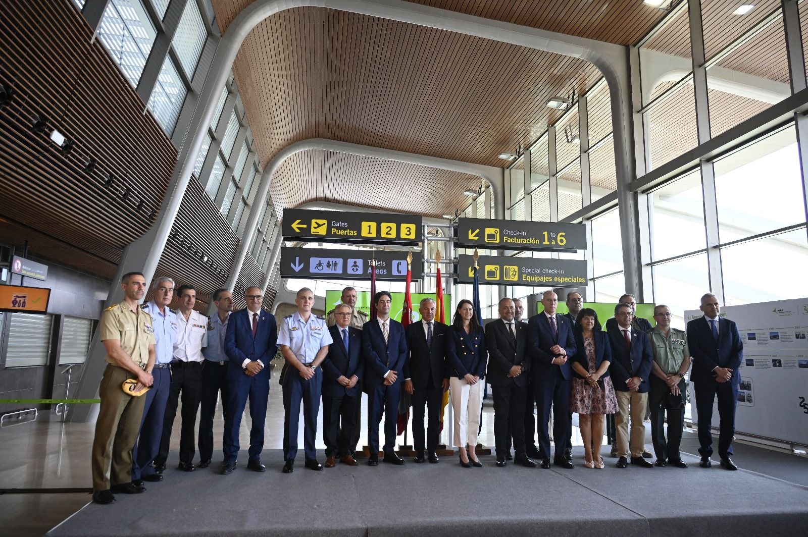 Acto de celebración del 25 aniversario del aeropuerto de León. | SAÚL ARÉN