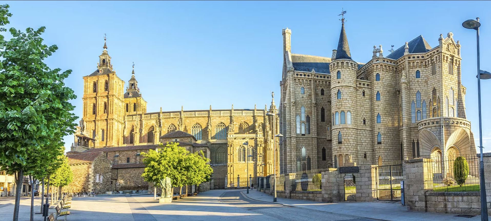 La Catedral y el Palacio de Gaudí de Astorga. | L.N.C.